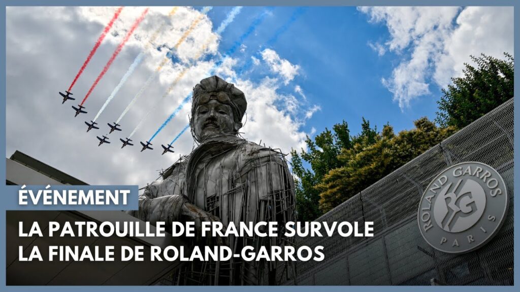 La Patrouille de France survole la finale de Roland-Garros