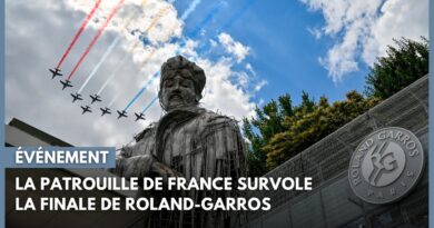 La Patrouille de France survole la finale de Roland-Garros