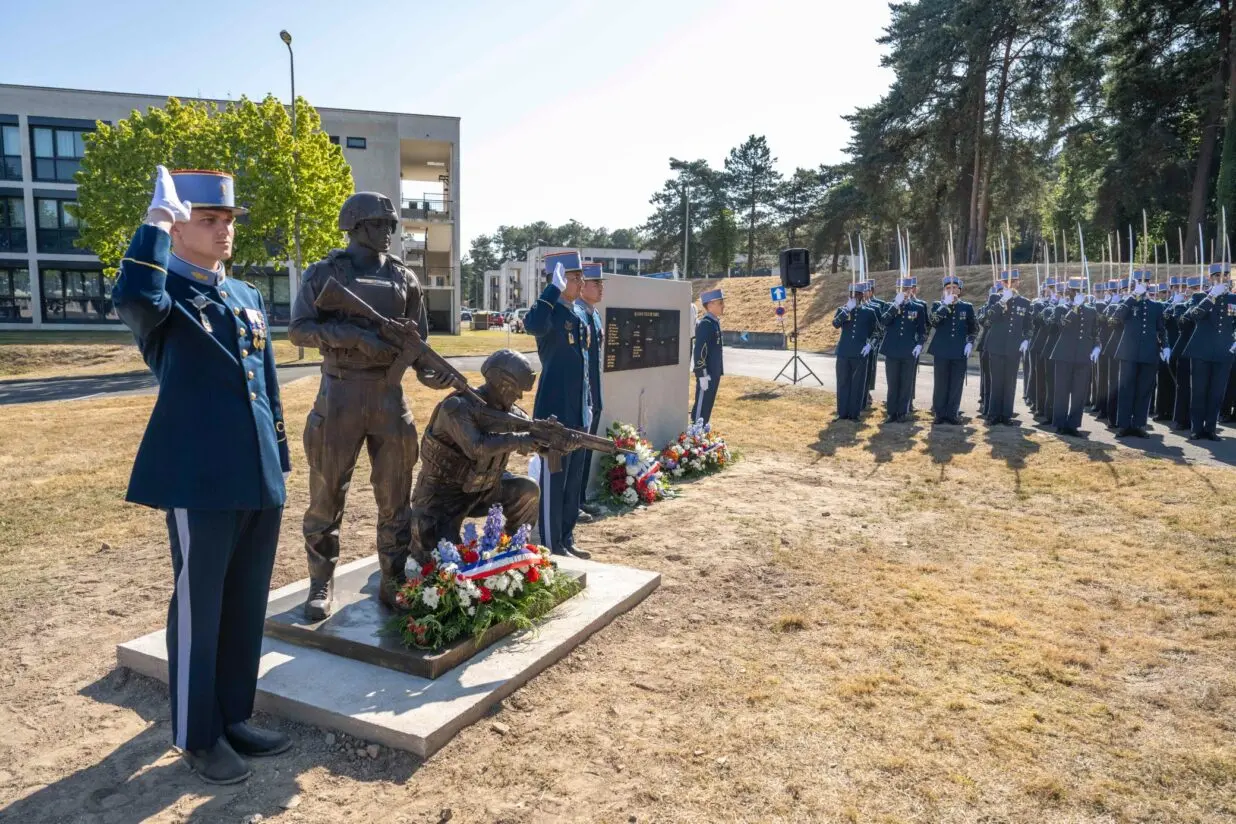 « Ceux du Sahel » honorés par les élèves de l’EMIA, à l’Académie militaire de Saint-Cyr Coëtquidan