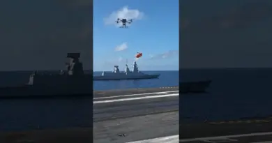 #Drone｜Transfert d’une pièce de rechange entre deux bâtiments de la Marine grâce au drone Hercule !
