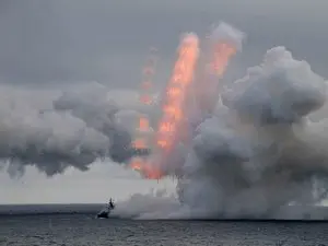 Guerre en Ukraine : la Russie envoie trois navires de guerre en mer Méditerranée, l’un d’entre est équipé de missiles Kalibr d’une portée de 2000 kilomètres