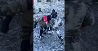 Il couche son adversaire : Test d’agressivité Légion