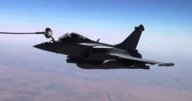 Serval : ravitaillement des Rafale au-dessus du Mali.
